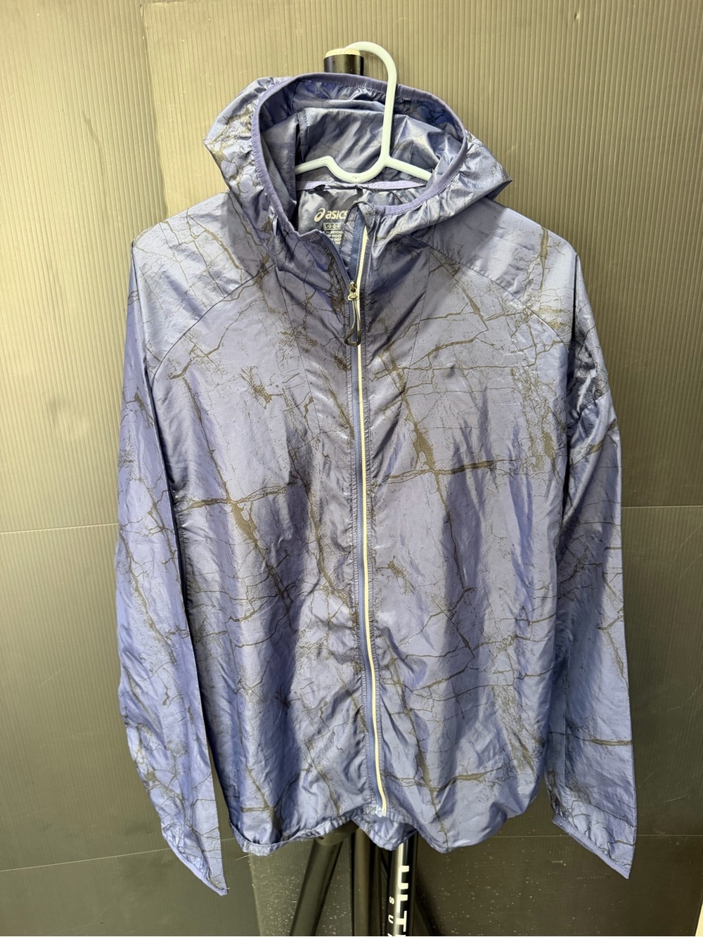 ASICS Men's Light Purple Hooded Windbreaker with Marble Print